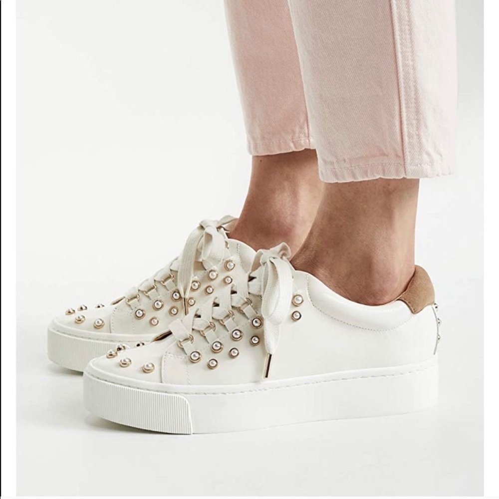 New sneakers with pearls